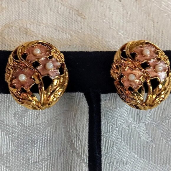 Vintage Pink Enamel Seed Pearl Gold Clip Earrings - Picture 3 of 6